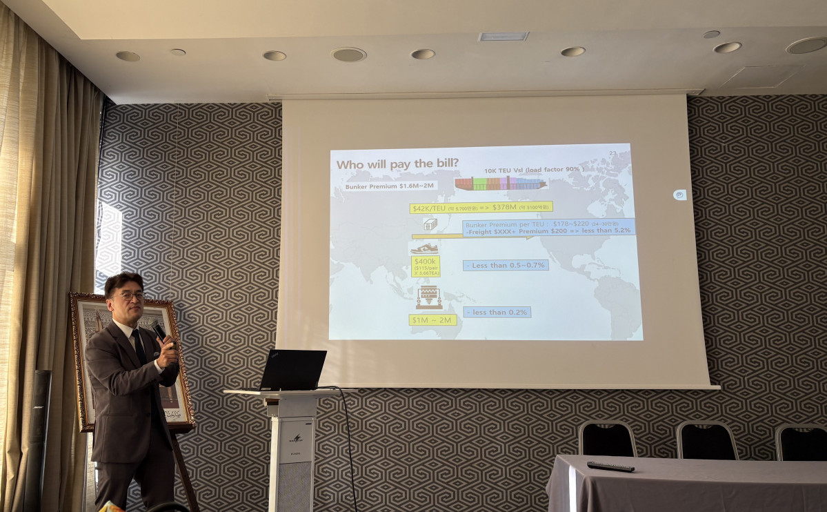 ▲프리젠테이션 중인 이응혁 BPA 국제물류지원실장 (사진제공=부산항만공사 )