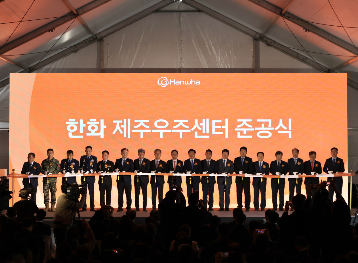 ▲한화시스템이 2일 오후 제주 서귀포시 하원동에서 제주우주센터 준공식을 개최했다. 금일 준공식을 한 한화시스템 제주우주센터는 민간 기업이 주도하는 위성제조 인프라로는 국내 최대 규모다. (한화시스템)