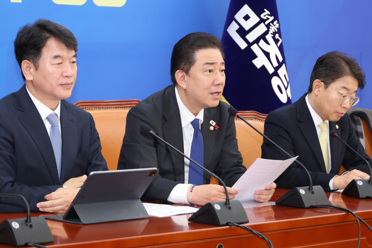 ▲더불어민주당 김병기 원내대표가 2일 서울 여의도 국회에서 열린 원내대책회의에서 발언하고 있다. (연합뉴스)