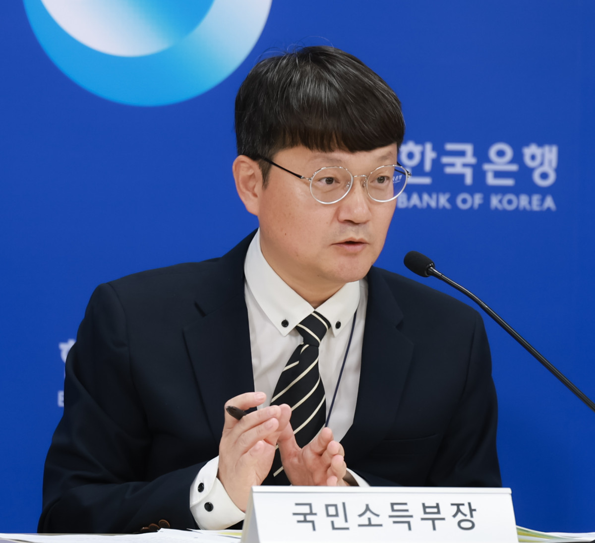 ▲김화용 한국은행 국민소득부장이 3일 오전 서울 중구 한국은행에서 열린 2025년 3분기 국민소득(잠정) 기자설명회에서 발언하고 있다. (한국은행)