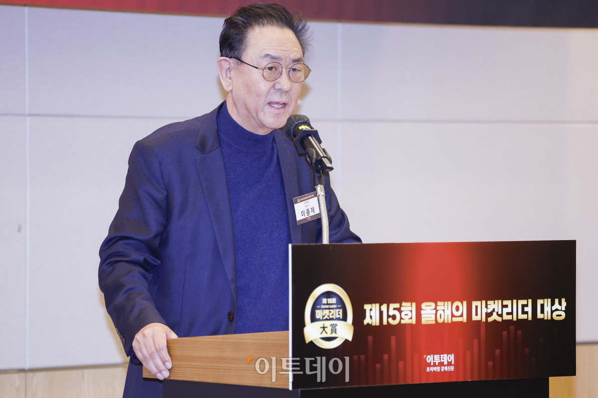 ▲이종재 이투데이그룹 부회장이 3일 서울 영등포구 FKI타워 컨퍼런스센터 에메랄드홀에서 열린 제'15회 이투데이 올해의 마켓리더 대상’ 시상식에서 인사말을 하고 있다. ‘이투데이 올해의 마켓리더 대상’은 한 해를 마무리하며 증권업계를 이끈 마켓리더들의 노력과 성과를 고취하고, 금융투자 업계의 발전과 건전한 투자 문화 정착을 위한 시장 분위기를 조성하고자 진행되는 행사다. 조현호 기자 hyunho@