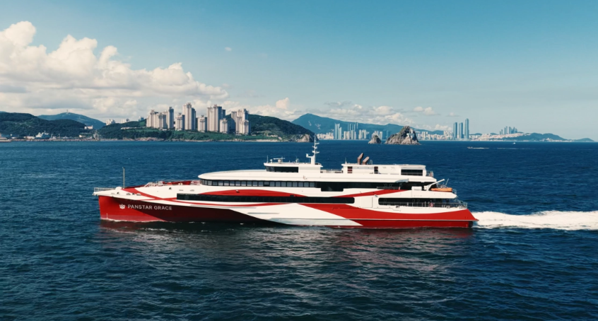 ▲국내 최대 연안유람선 팬스타 그레이스호. 총톤수 2,582t으로 최대 502명이 승선할 수 있다 (사진제공=팬스타그룹)