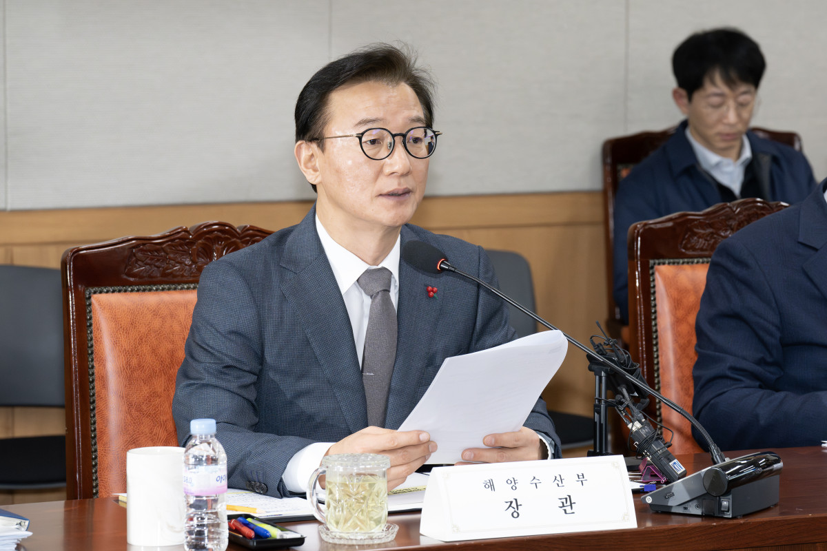 ▲전재수 해양수산부 장관이 3일 정부세종청사에서 ‘해양사고 인명피해 저감 TF’ 전체회의를 주재하고 있다. (사진제공=해양수산부)