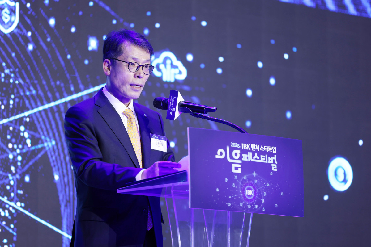 ▲3일 서울 용산구 서울드래곤시티에서 김성태 IBK기업은행장이 IBK-벤처스타트업 이음 페스티벌 환영사를 하고 있는 모습 (사진제공=IBK기업은행)