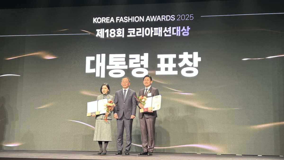 ▲3일 서울 삼성동 섬유센터에서 김상균 LF 대표와 공성아 안다르 대표가 대통령 표창을 수상했다. (사진=연희진 기자)