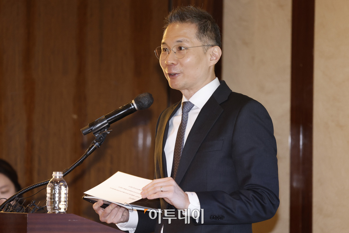 ▲김경훈 OpenAI 코리아 총괄 대표가 4일 서울 중구 웨스틴 조선 서울에서 열린 OpenAI 코리아 기자간담회에서 활동방향 및 한국의 AI 전환에 대해 발표를 하고 있다. 조현호 기자 hyunho@