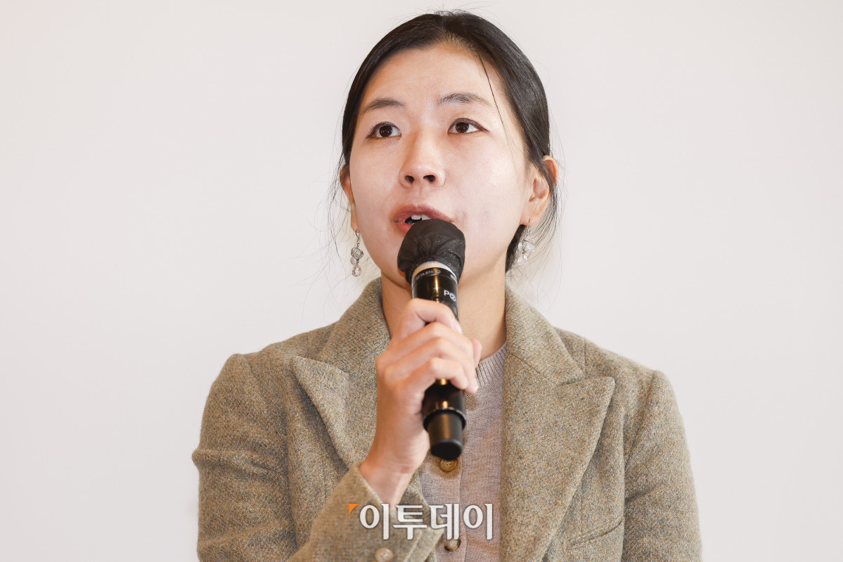 ▲서아란 GS건설 DX/CX 혁신부문장 상무가 4일 서울 중구 웨스틴 조선 서울에서 열린 OpenAI 코리아 기자간담회에서 기업 AI 활용 사례에 대해 소개하고 있다. 조현호 기자 hyunho@