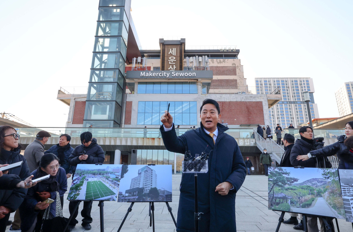 ▲오세훈 서울시장이 4일 서울 종로구 세운상가에서 세운지구 재개발 관련 백브리핑을 하고 있다. 신태현 기자 holjjak@