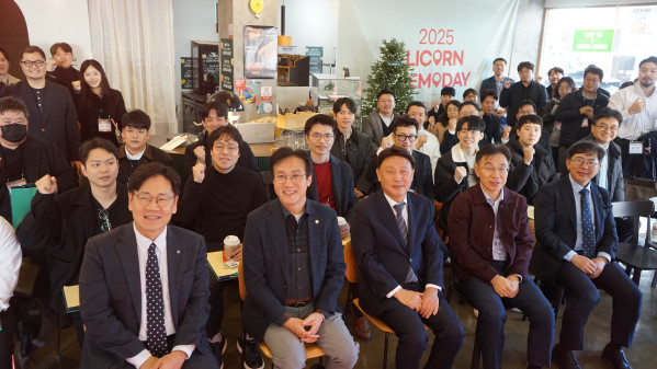 ▲한국벤처투자는 지난달 21일~22일 전북 군산시 월명동 일대에서 '2025년 라이콘 데모데이 in 군산'을 개최했다.  (사진제공=한국벤처투자 )