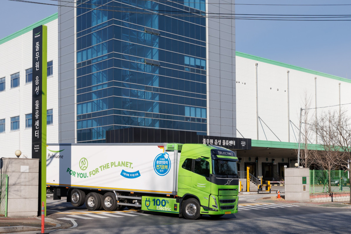 ▲풀무원 대형 전기트럭이 12월 1일부터 운행을 시작했다. (사진제공=풀무원)