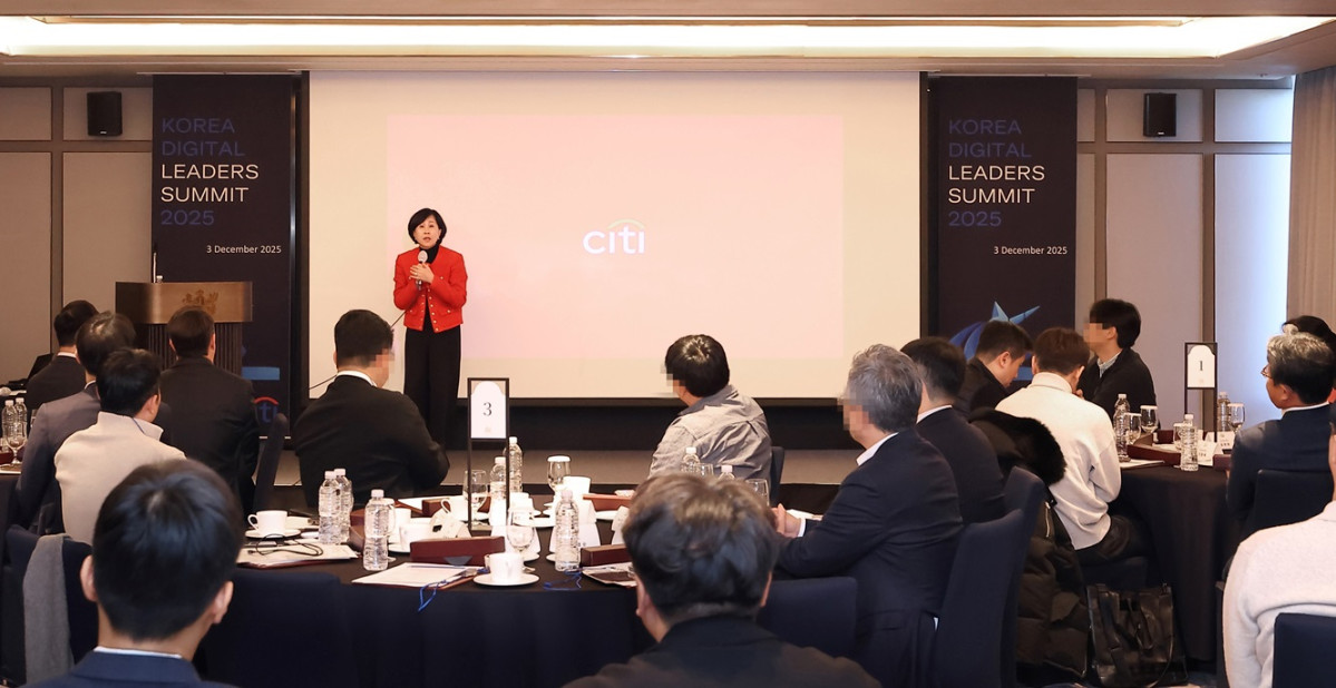 ▲유명순 한국씨티은행장이 3일 서울 강남구 조선 팰리스 호텔에서 열린 ‘코리아 디지털 리더스 서밋 2025’에서 인사말을 하고 있다. (사진제공=한국씨티은행)