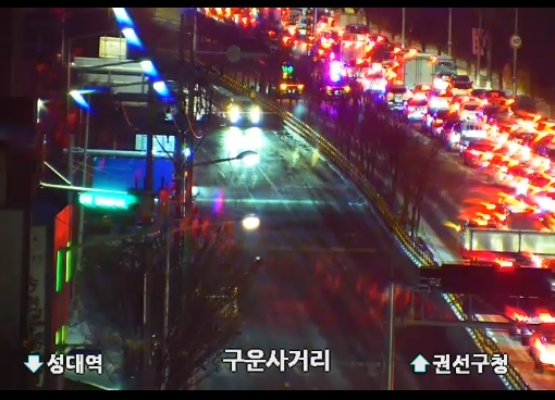 ▲ 경기 수원 탑동지하차도 양방향 통제…구운사거리 인근 상수도 배관 파열 (출처=수원교통정보 캡처)