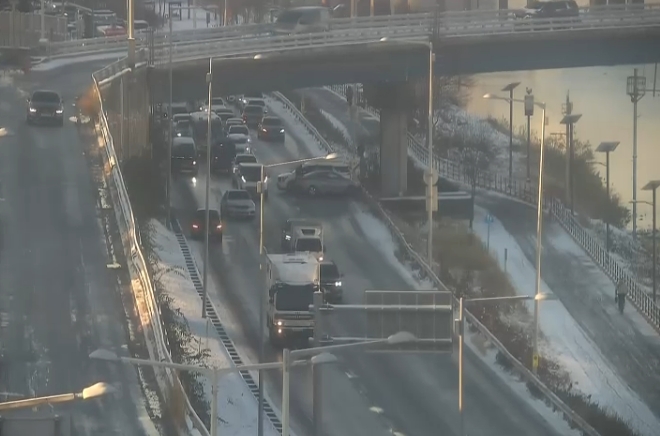 ▲동부간선도로 의정부방향 군자교 구간 연이은 추돌사고…부분 통제 (출처=서울특별시 교통정보센터 홈페이지)