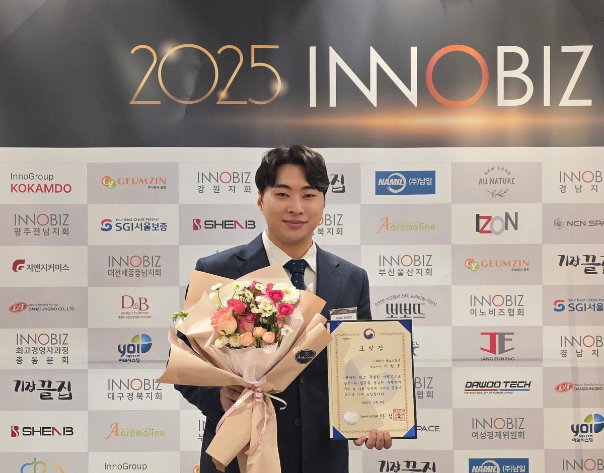 ▲이현호 글로벌탑넷 대표이사가 ‘2025 이노비즈데이’에서 기술혁신 유공 중소벤처기업부 장관 표창을 수상했다. (출처=글로벌탑넷)