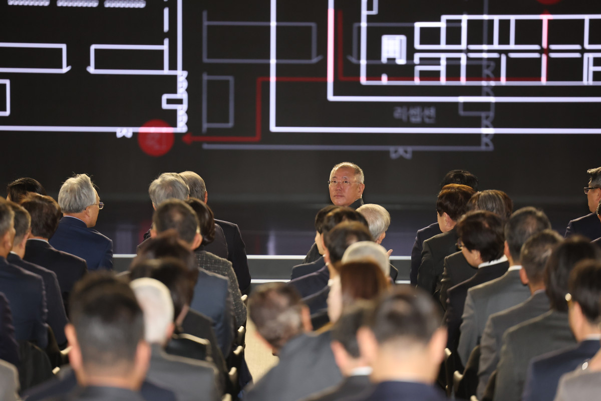 [종합] ‘80주년’ 기아, 사사(社史) 첫 발간…정의선 “한편의 서사처럼 위대한 여정”