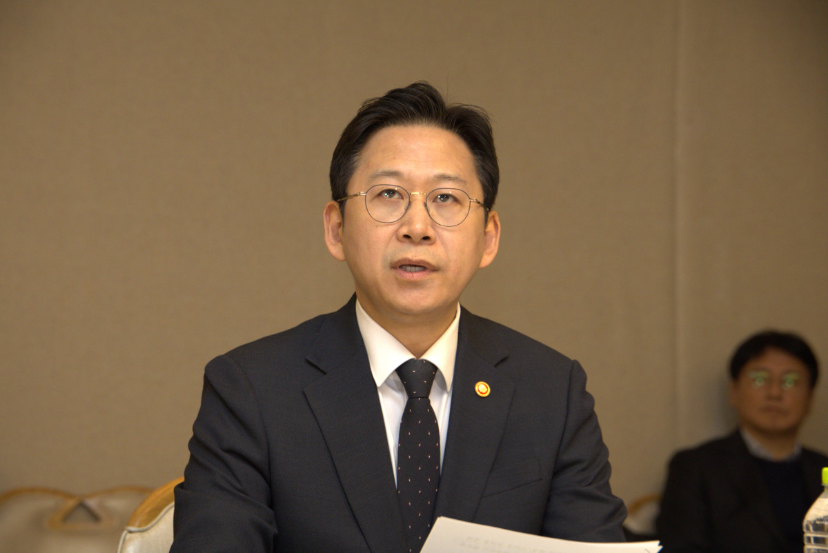 ▲배경훈 과기부총리 겸 과학기술정보통신부 장관이 30일 서울 종로구 정부서울청사에서 열린 쿠팡 관련 긴급 관계부처 장관회의에 참석해 발언하고 있다. (뉴시스)