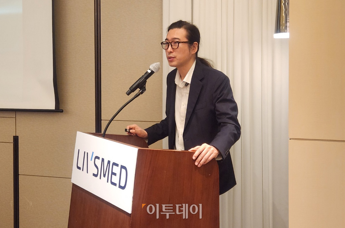 ▲이정주 리브스메드 대표는 5일 서울 영등포구 여의도 페어몬트 앰배서더 서울에서 열린 기업공개(IPO) 기자간담회에서 회사의 사업 계획과 비전에 대해 발표하고 있다. (이상민 기자 imfactor@)