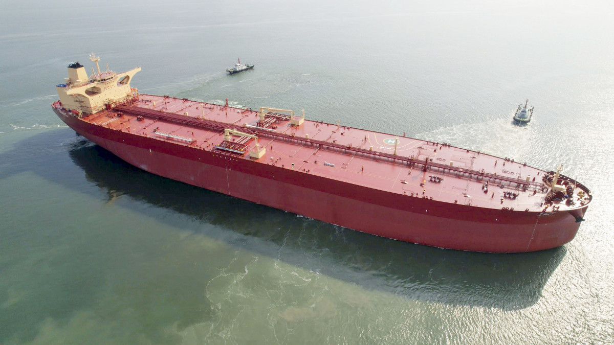 ▲SK해운의 31만8000톤급 초대형 유조선 씨브레이브(C.BRAVE)호가 '오션와이즈'를 장착하고 최적 항로 운항 실증에 나선 모습.  (연합뉴스)