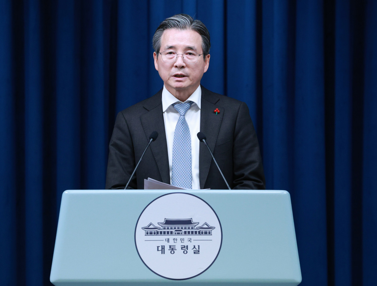 ▲김용범 정책실장이 5일 서울 용산 대통령실 청사에서 손정의 소프트뱅크그룹 회장 접견 관련 브리핑을 하고 있다. 2025.12.05.  (뉴시스)