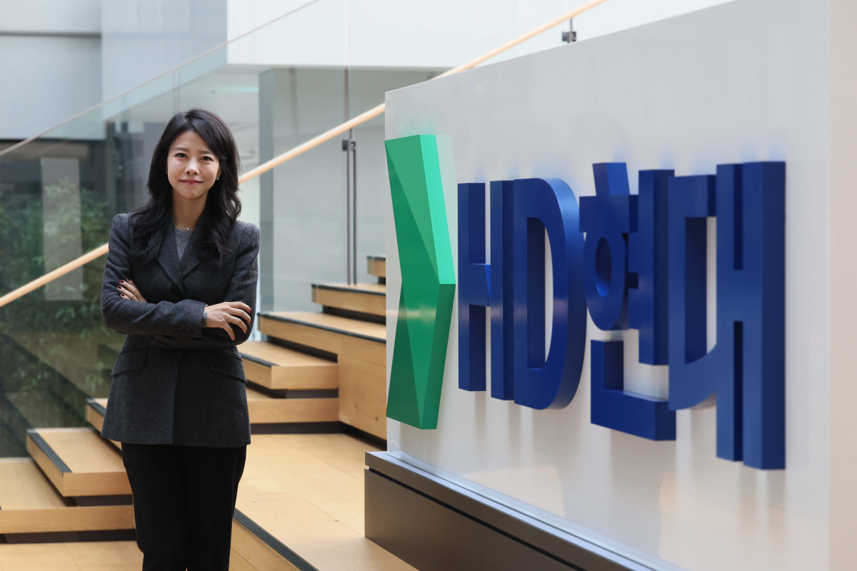 ▲이정민 HD현대 AI전략팀장이 20일 경기 성남시 HD현대GRC에서 이투데이와 인터뷰에 앞서 포즈를 취하고 있다.  (신태현 기자 holjjak@)