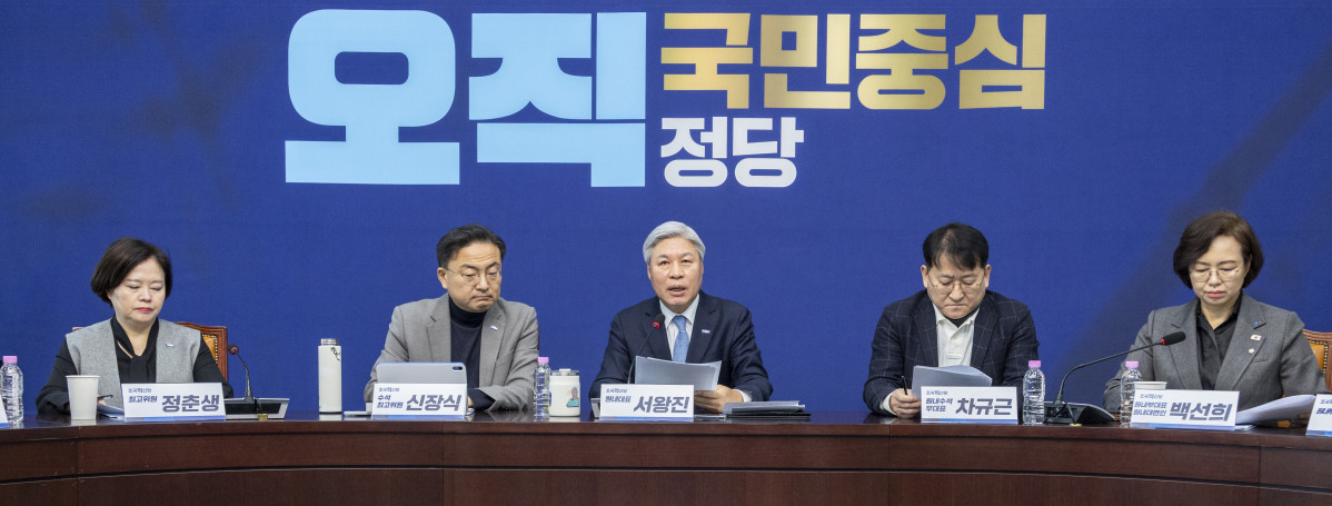 ▲서왕진 조국혁신당 원내대표가 7일 국회에서 열린 현안 관련 기자간담회에서 내란전담재판부 등 여당이 추진 중인 개혁 법안에 대한 의견을 발표하고 있다. (연합뉴스)