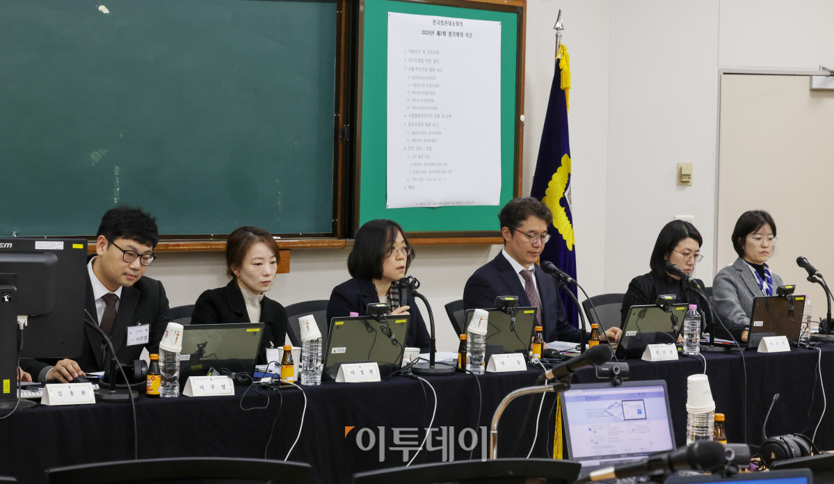 ▲김예영 전국법관대표회의 의장이 8일 경기 고양시 사법연수원에서 열린 2025년 하반기 전국법관대표회의에서 개회선언을 하고 있다. 조현호 기자 hyunho@