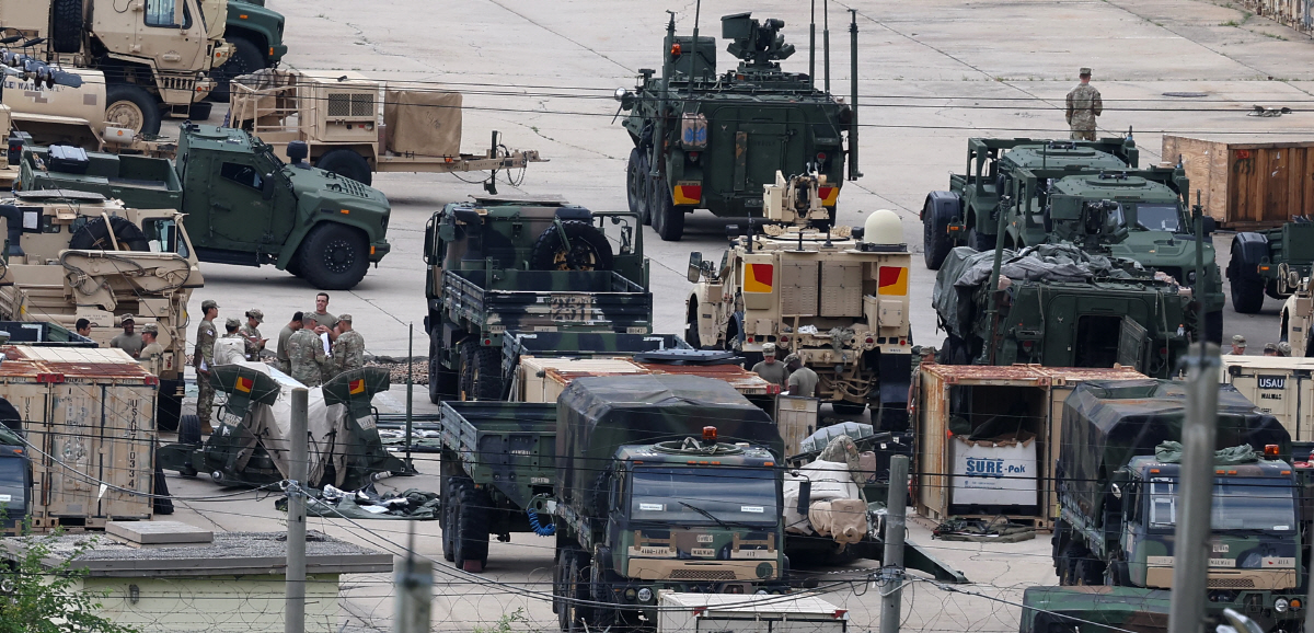 ▲한미 연합 군사연습 ‘을지 자유의 방패(UFS·을지프리덤실드)’ 기간인 8월 19일 경기 동두천시 소재 주한 미군기지에서 미군 장병들이 기갑장비 및 차량을 점검하고 있다. (뉴시스)