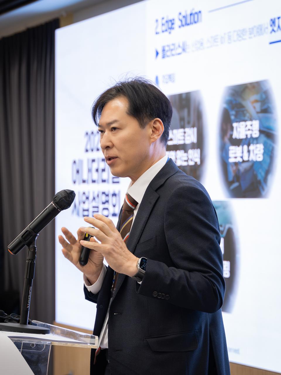 ▲2026 어나더리얼 사업설명회에서 발표 중인 변지웅 폴라리스AI 부사장.(폴라리스AI 제공)