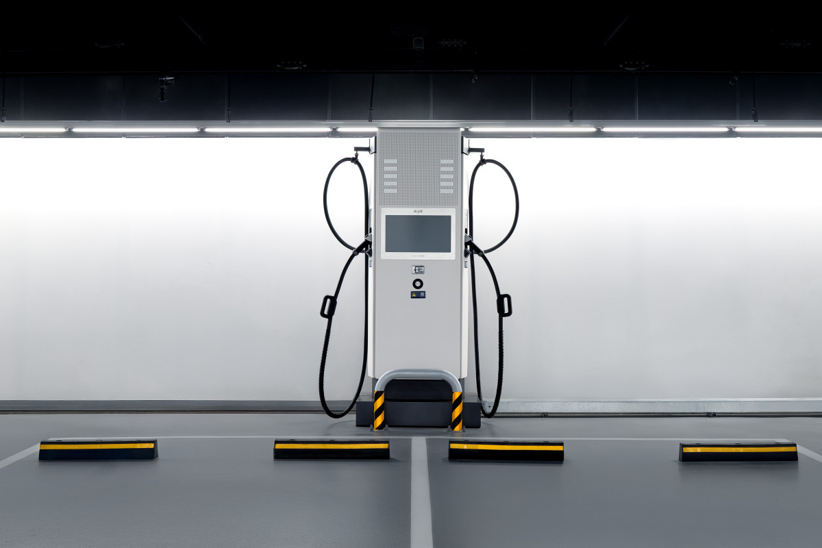 ▲고양 현대모터스튜디오에 설치된 EV-Q 인증을 획득한 200kW 양팔형 E-pit 충전기. (사진=현대차그룹)