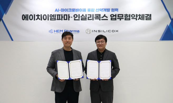 ▲왼쪽부터 지요셉 에이치이엠파마 대표, 정대식 인실리콕스 대표.(에이치이엠파마 제공)