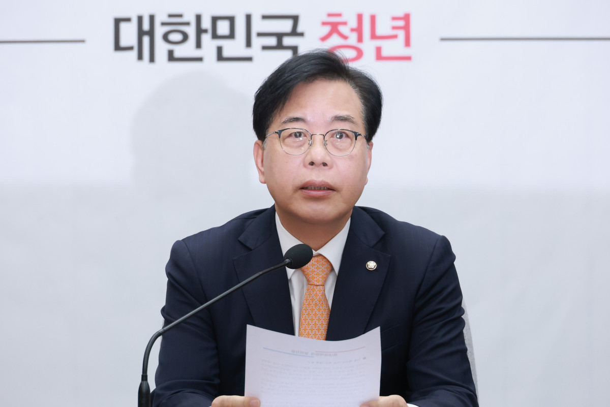 ▲국민의힘 송언석 원내대표가 9일 국회에서 열린 원내대책회의에 참석해 발언하고 있다. 2025.12.9 (연합뉴스)