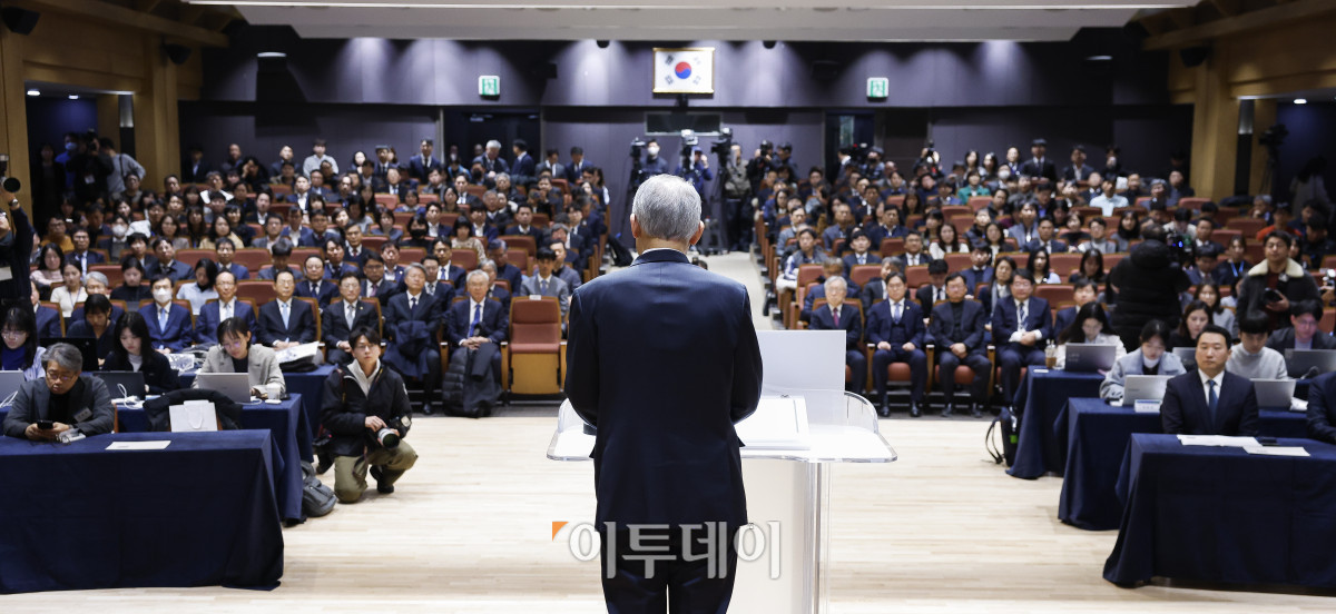 ▲천대엽 법원행정처장이 9일 서울 서초구 서울법원종합청사에서 열린 국민을 위한 사법제도 개편 공청회:방향과 과제에서 개회사를 하고 있다. 조현호 기자 hyunho@