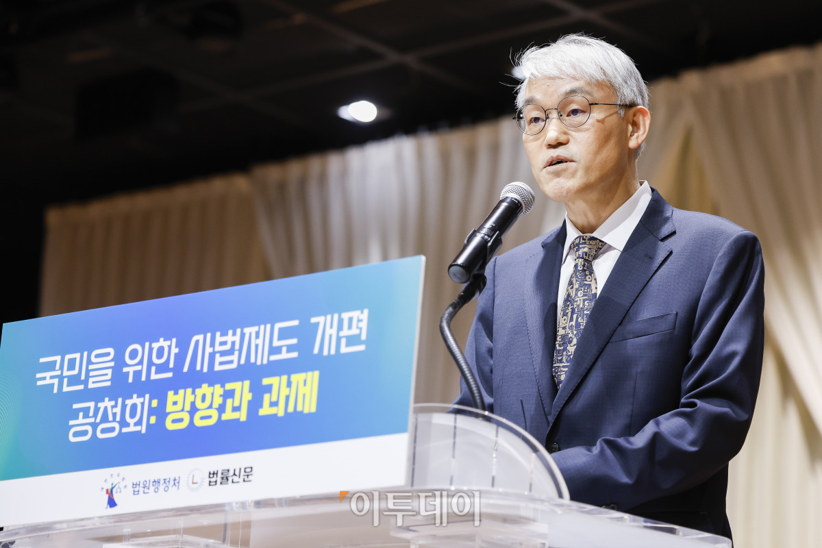 ▲천대엽 법원행정처장이 9일 서울 서초구 서울법원종합청사에서 열린 국민을 위한 사법제도 개편 공청회:방향과 과제에서 개회사를 하고 있다. 조현호 기자 hyunho@