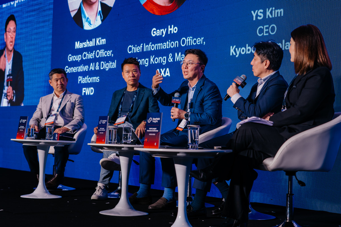 ▲교보라이프플래닛생명 김영석 대표이사(가운데)가 홍콩에서 열린 아시아 최대 인슈어테크 콘퍼런스‘Insurtech insights Asia 2025' 에서 발표하는 모습 (제공 교보라이프플래닛생명)