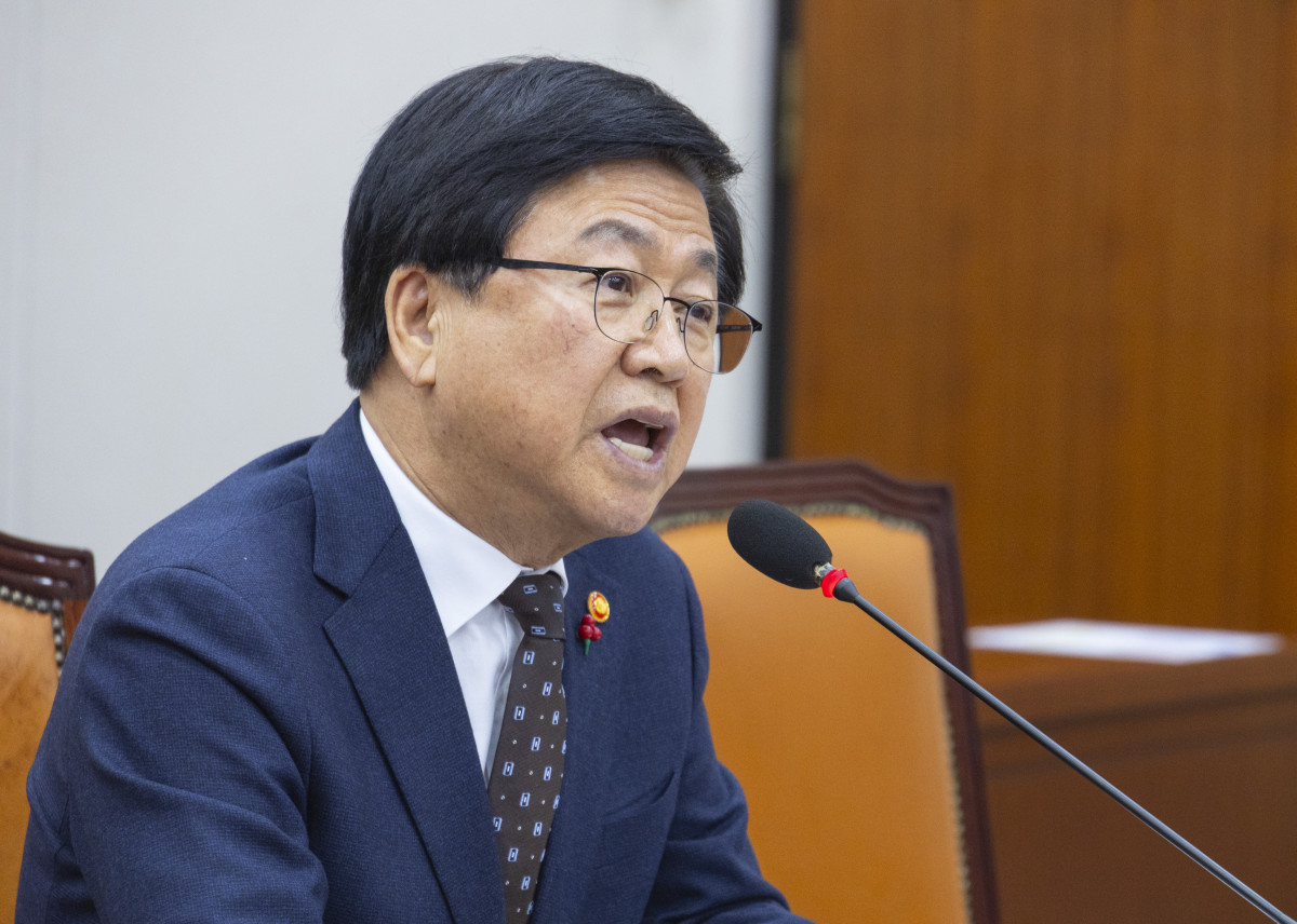 ▲최교진 교육부 장관이 9일 국회 교육위원회 전체 회의에 출석해 의원 질의에 답하고 있다. (연합뉴스)