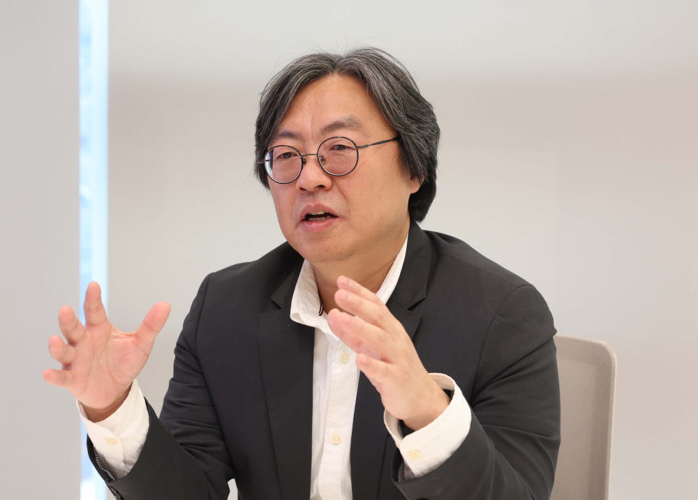 ▲김태훈 코스메카코리아 기술연구소장이 2일 경기 성남시 코스메카코리아중앙연구원에서 이투데이와 인터뷰를 갖고 있다. (신태현 기자 holjjak@)