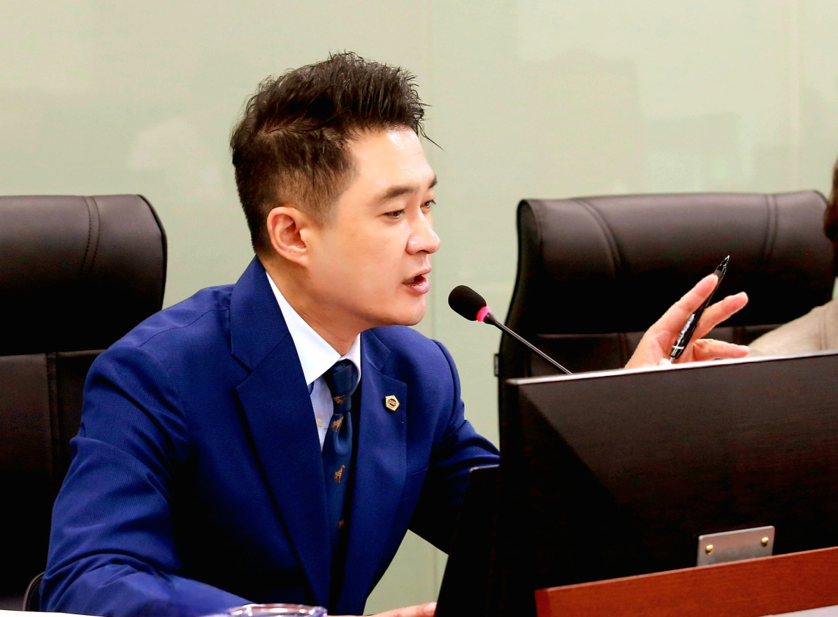 ▲전석훈 경기도의회 의원이 예산안 심사에서 GTV 운영 실태를 지적하고 있다. (경기도의회)