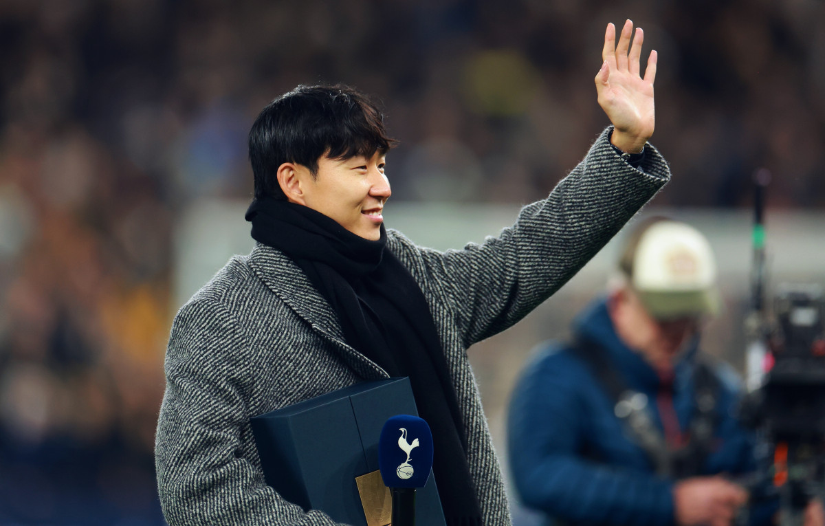 ▲토트넘 홈팬들에게 작별 인사를 전하는 손흥민 (EPA/연합뉴스)