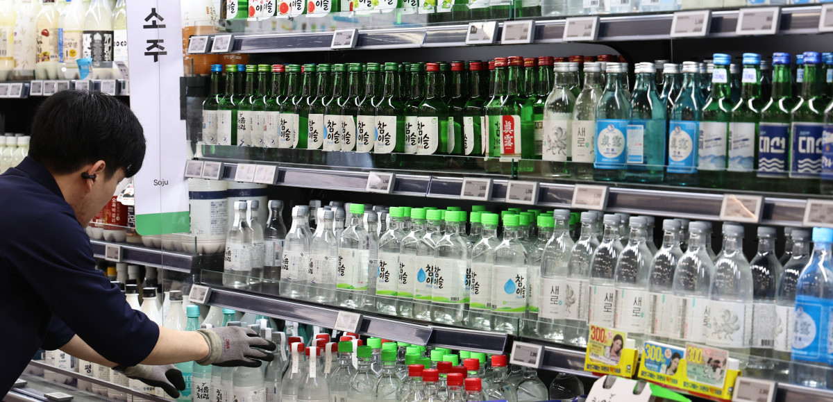 ▲서울 시내 한 대형마트에 소주 상품이 진열돼 있다. (뉴시스)