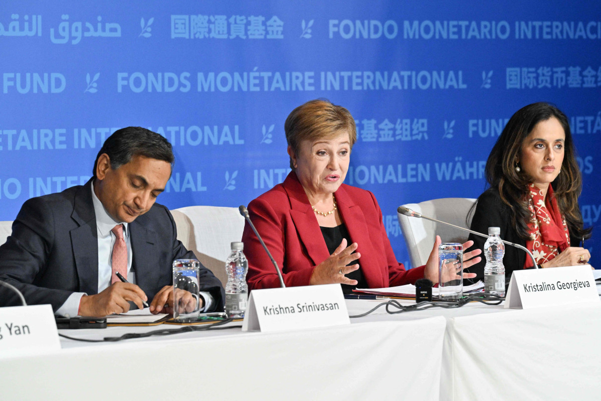 ▲10일(현지시간) 중국 베이징에서 기자회견 중인 국제통화기금(IMF) 크리스탈리나 게오르기에바 총재(가운데). (연합뉴스)