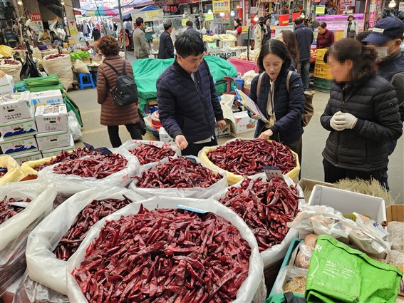 ▲원산지 표시 단속 현장 모습. (사진제공=농림축산식품부)