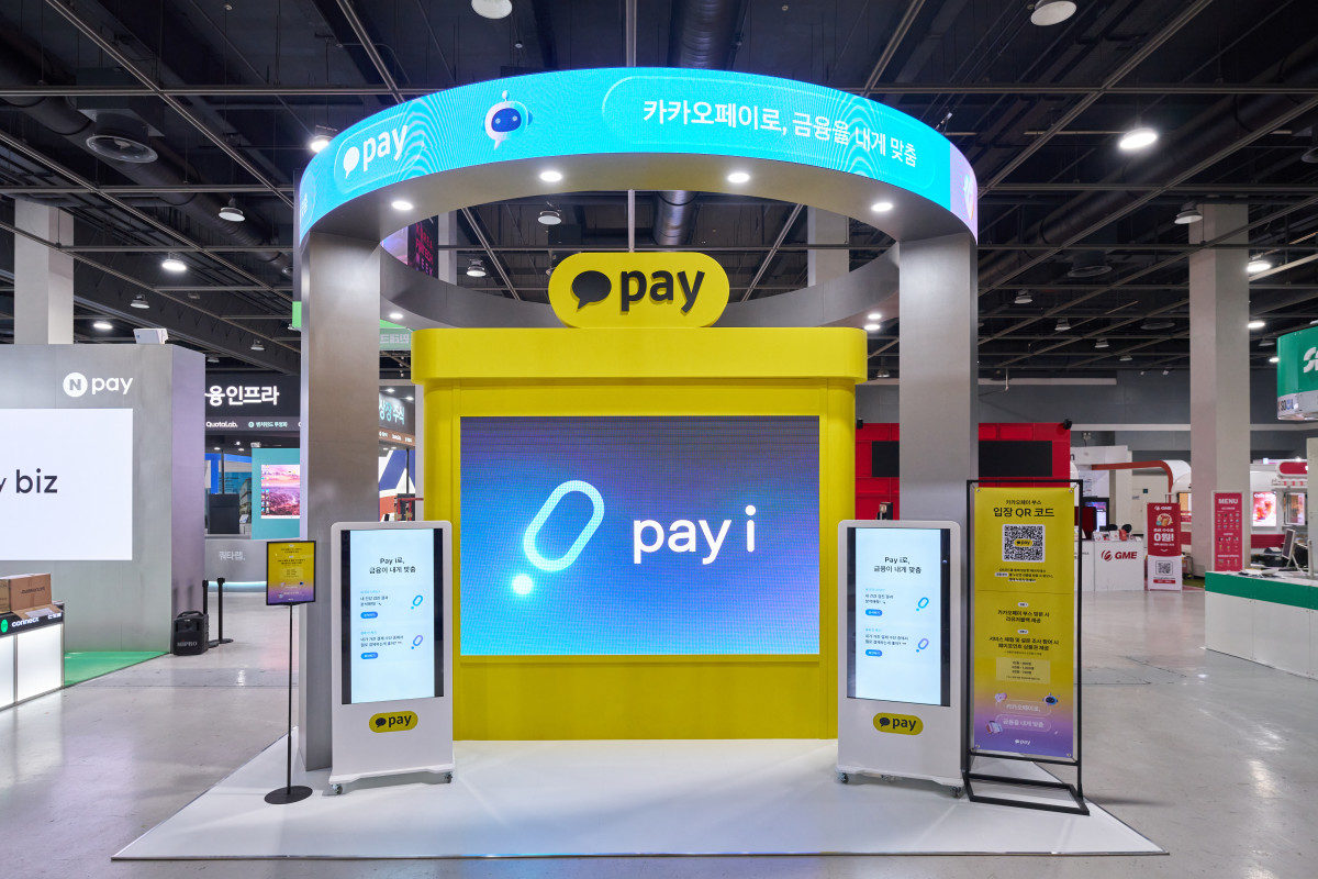 ▲카카오페이는 지난달 26일 개막한 코리아핀테크위크에서 최적의 결제 혜택을 알려주는 ‘AI로 나만의 혜택 찾기’ 등 AI 기반 초개인화 서비스를 시연했다. (사진제공=카카오페이)