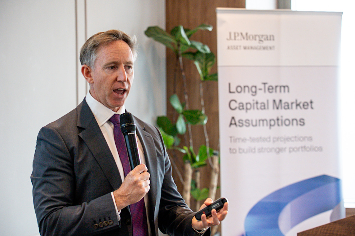 ▲캐리 크레이그 JP모건자산운용 글로벌마켓전략가가 11일 서울 여의도에서 열린 한화자산운용·JP모건자산운용 공동 기자간담회에서 발표하고 있다. 사진=한화자산운용