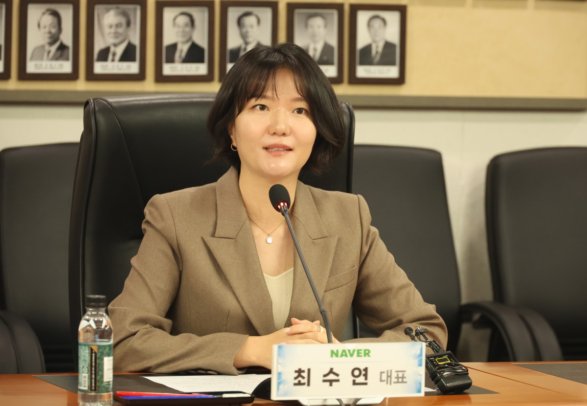 ▲최수연 네이버 대표가 10월 27일 서울 종로구 정부서울청사에서 열린 AI 에이전트 기반 공공서비스 혁신 업무협약에서 인사말을 하고 있다. (뉴시스)