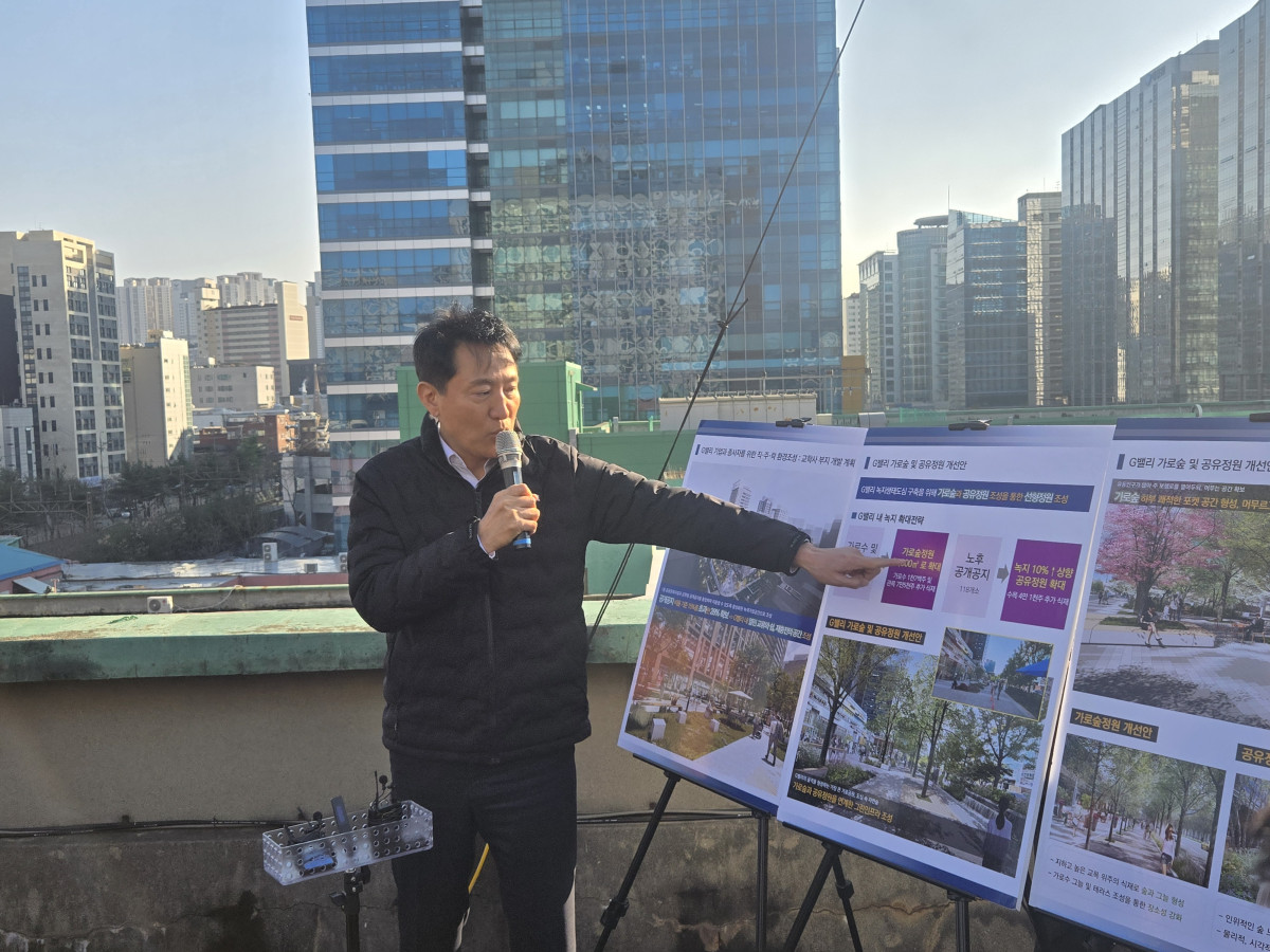 ▲오세훈 서울시장이 11일 G밸리 국가산업단지 내 특별계획구역 민간개발부지인 교학사 부지를 방문해 G밸리 개발 계획에 대해 설명하고 있다. (윤희성 기자 yoonheesung@)