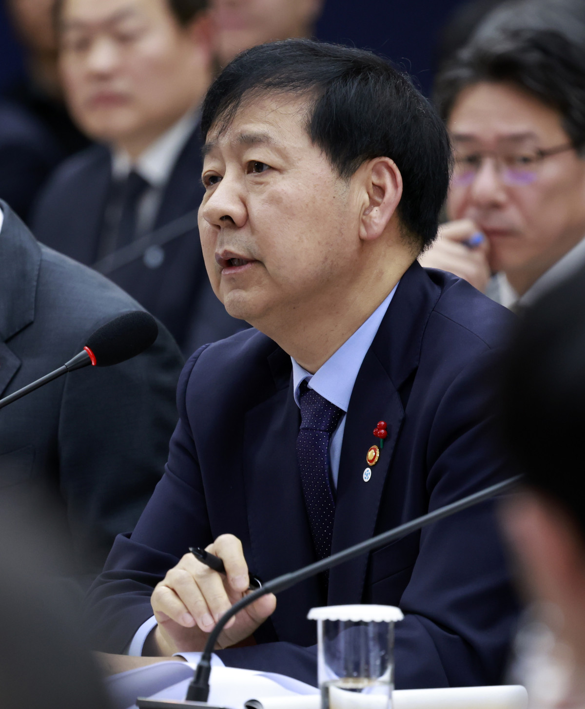 ▲구윤철 경제부총리 겸 기획재정부 장관이 11일 세종시 정부세종컨벤션센터에서 열린 기획재정부(국세청·관세청·조달청)-국가데이터처 업무보고에서 부처 업무보고를 하고 있다. (연합뉴스)