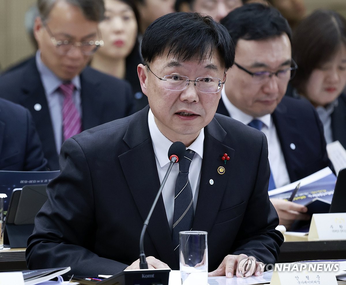 ▲안형준 국가데이터처장이 11일 세종시 정부세종컨벤션센터에서 열린 기획재정부(국세청·관세청·조달청)-국가데이터처 업무보고에서 부처 업무보고를 하고 있다. (연합뉴스)