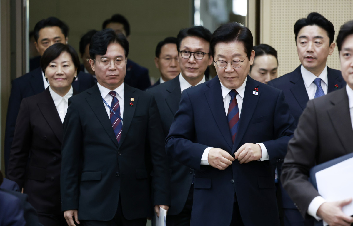 ▲이재명 대통령이 11일 세종시 정부세종컨벤션센터에서 열린 '희망찬 농업·농촌, 모두가 행복하게 일하는 나라' 농림축산식품부(농촌진흥청·산림청)-고용노동부 업무보고에 입장하고 있다. (연합뉴스)