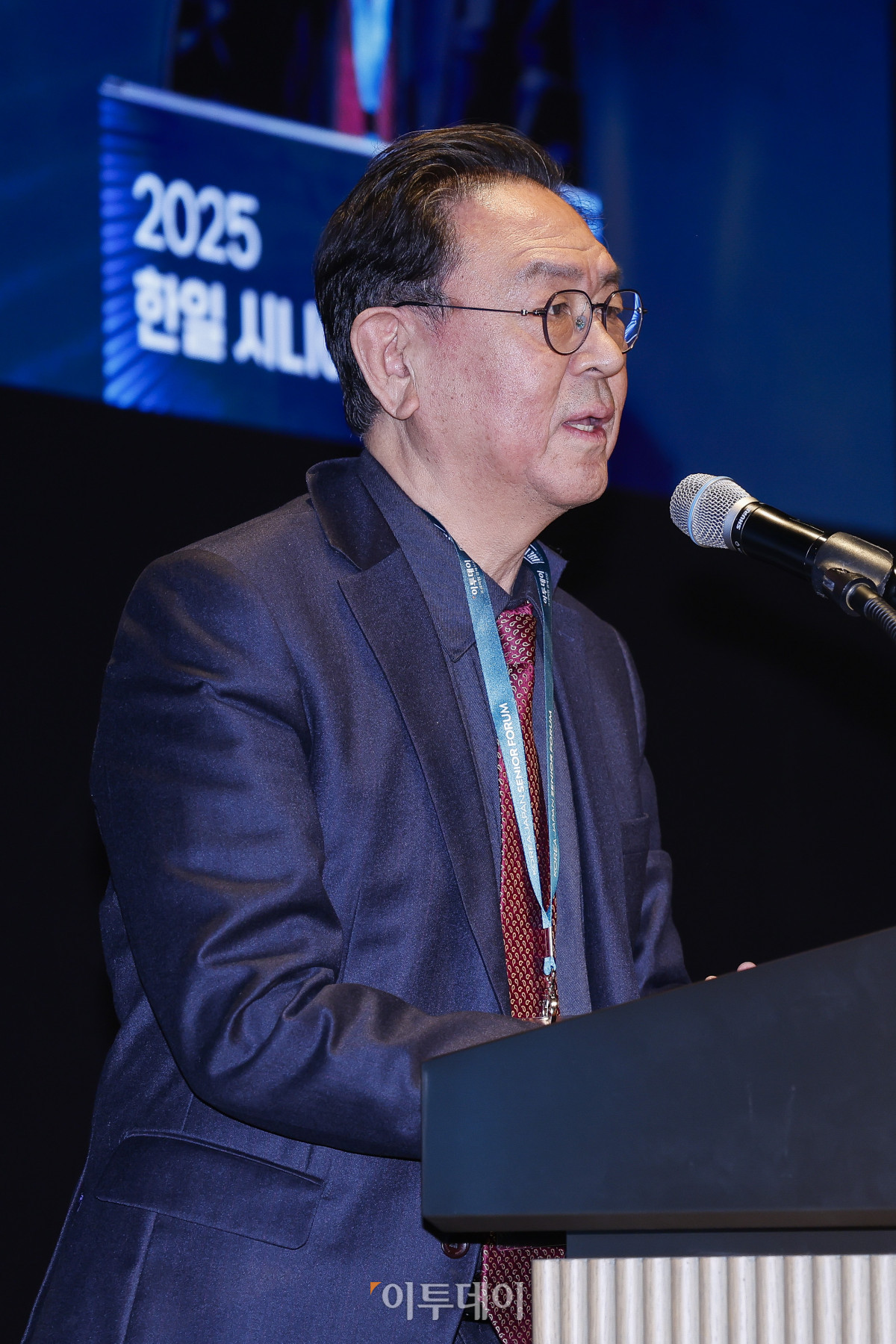 ▲이종재 이투데이그룹 부회장이 11일 서울 강남구 웨스틴 서울 파르나스 아틀라스홀에서 열린 2025 한일 시니어 포럼에서 폐회사를 하고 있다. 이투데이가 주최하고 이투데이피앤씨와 브라보마이라이프가 주관하는 한일 시니어포럼은 시니어 이코노미를 핵심 주제로, 양국의 정책적 과제와 산업적 해법을 심도 있게 논의하는 국제 교류의 장으로서 시니어 비즈니스가 미래 성장을 견인하는 주체임을 강조하며, 생태계 활성화를 위한 정책·비즈니스·기술·문화 전반에서 필요한 혁신과 전환점을 모색한다. 조현호 기자 hyunho@