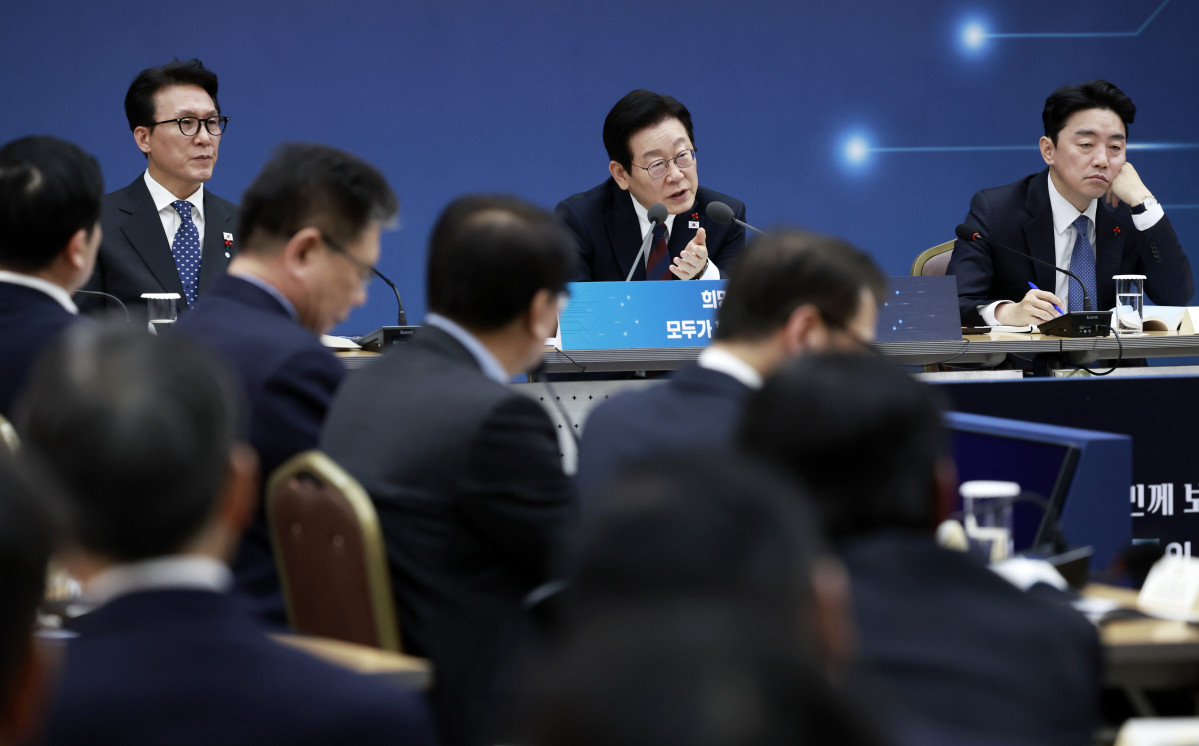 ▲이재명 대통령이 11일 세종시 정부세종컨벤션센터에서 열린 '희망찬 농업·농촌, 모두가 행복하게 일하는 나라' 농림축산식품부(농촌진흥청·산림청)-고용노동부 업무보고에서 발언하고 있다. (연합뉴스)